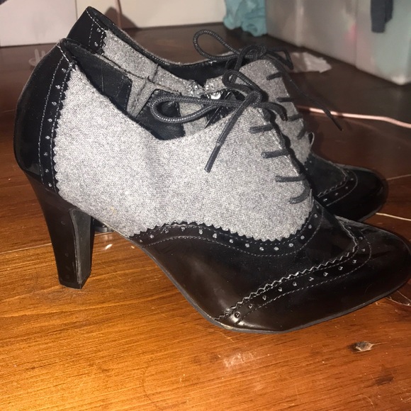 Grey and black heels - Picture 2 of 3